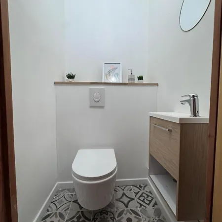 펜션 Stylish Family House - 6 Bedrooms 칼라이스