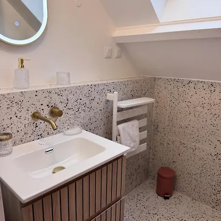 Stylish Family House - 6 Bedrooms 칼라이스