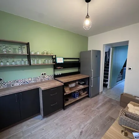 펜션 Stylish Family House - 6 Bedrooms 칼라이스